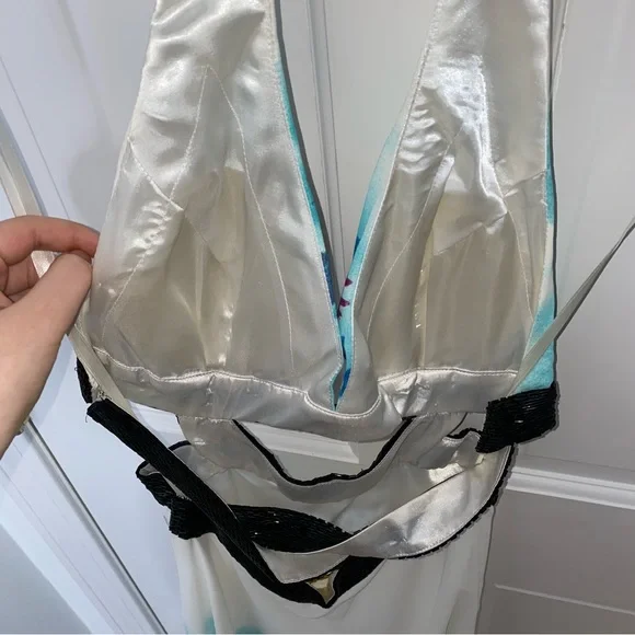 Sexy White & Blue Floral Pattern Open Back Evening Gown - Picture 6 of 8